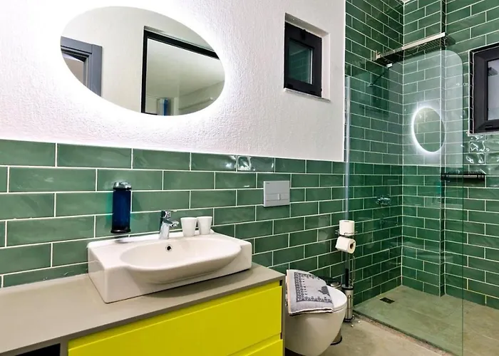 Ulugoel 2 Bedroom Seaview With Private Pool 别墅 *