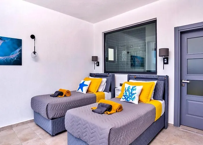 Ulugoel 2 Bedroom Seaview With Private Pool